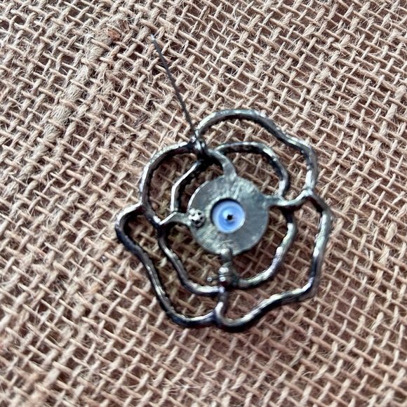 Rhinestone Rose Brooch with Dark Gray Faux Middle Pearl - Picture 3 of 6